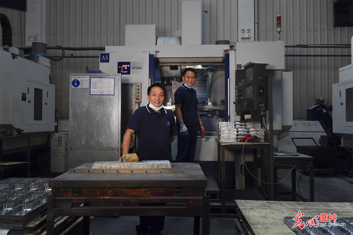 余姚“就业扶贫岗”上的贵州笑脸