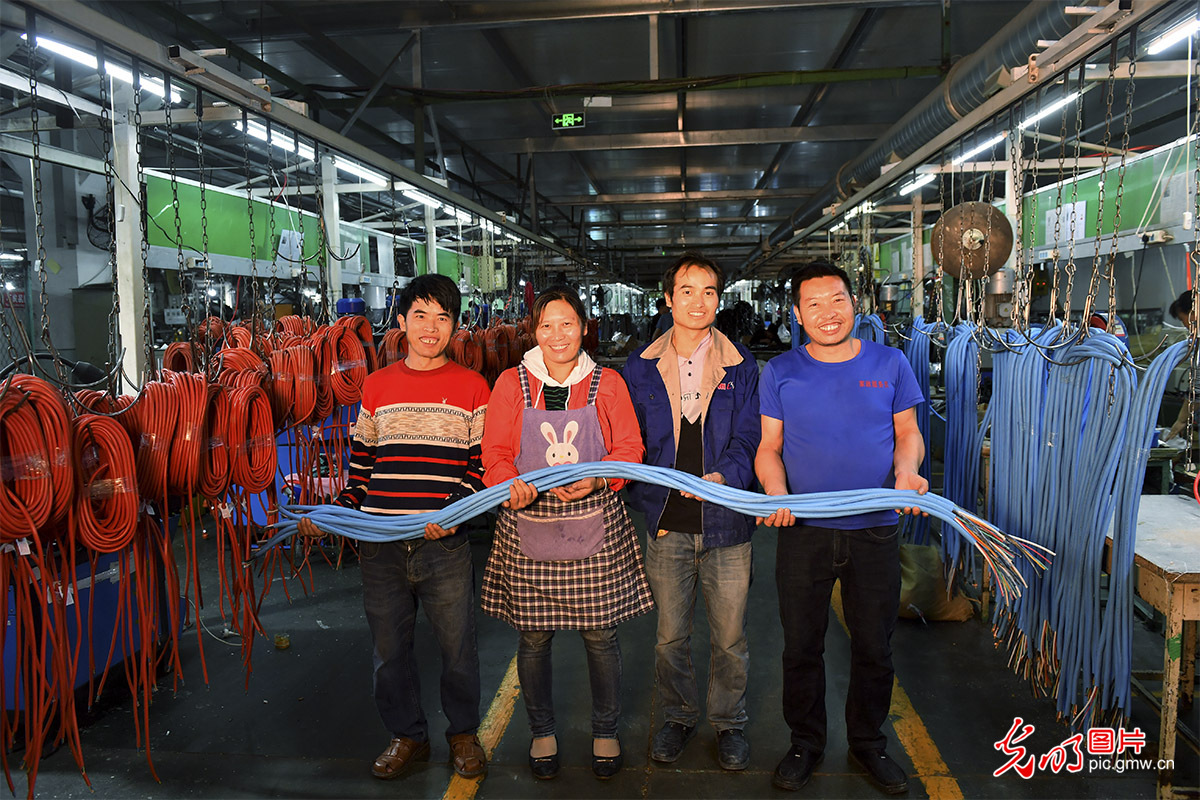 余姚“就业扶贫岗”上的贵州笑脸