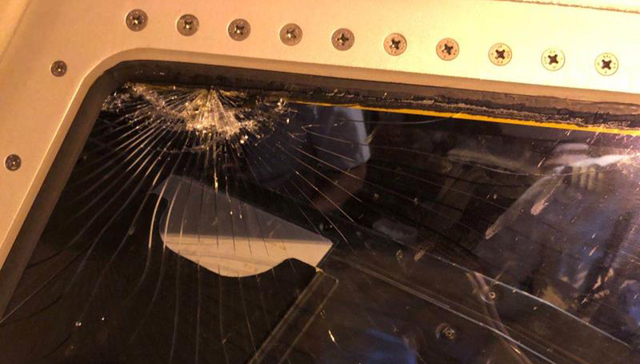 瑞丽航空飞机因风挡裂纹深夜备降重庆，178名乘客安全