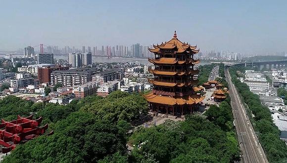 武汉楼市半年考：成交同比腰斩，库存制约房价难上涨