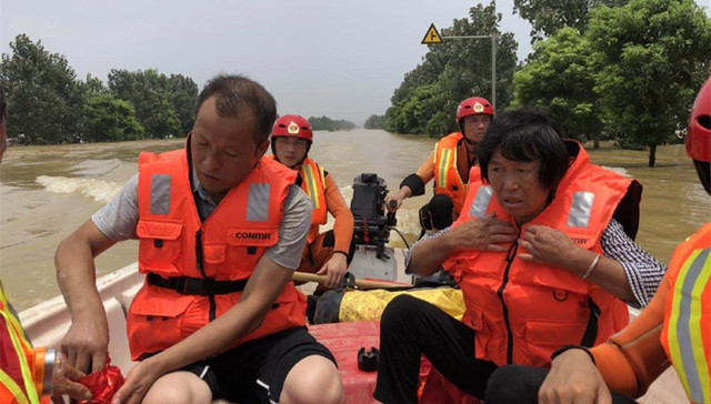 江西九江永修县三角联圩溃堤，消防紧急营救1000余人