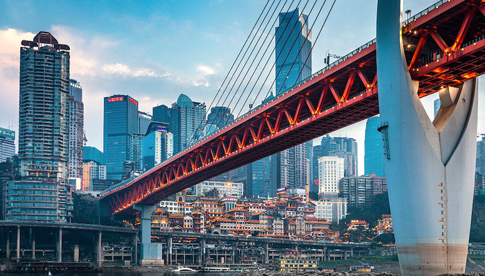 重庆48小时 | 在这座火辣的城市里，体验它的5D魔幻感