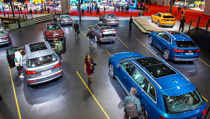 豪华车逐鹿上半场： 一线品牌加速布局、二线品牌夹缝求生