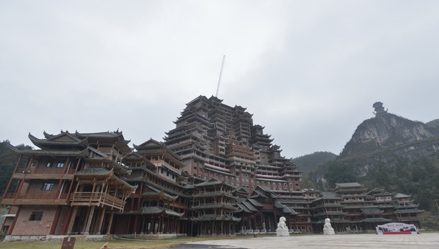 人口不到40万却欠下400亿巨债，独山县如何回应