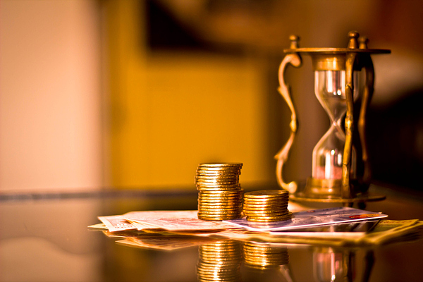 股债跷跷板效应显著，银行理财资金会否因牛市“见风使舵”增配股票？