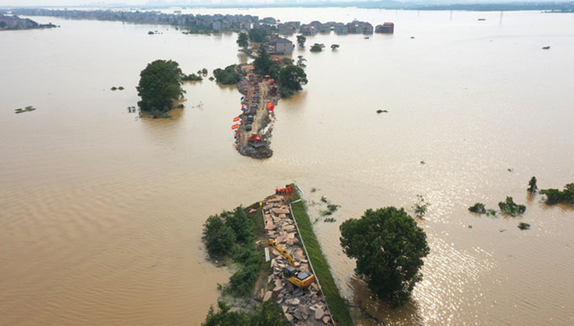 地方新闻精选 | 江西圩堤超警长度达2491公里 浙江16岁女孩“日均作诗2000首”引热议