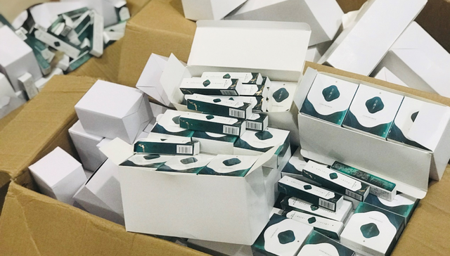 消费者报告 | 花西子联合警方在浙江捣毁重大假货窝点，涉案金额达千万元