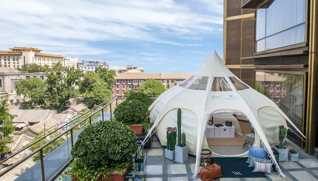 在五星级酒店里搭帐篷，华尔道夫推出都市奢华露营计划