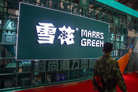 左手关厂，右手建厂，华润啤酒CEO侯孝海为什么要这样玩？