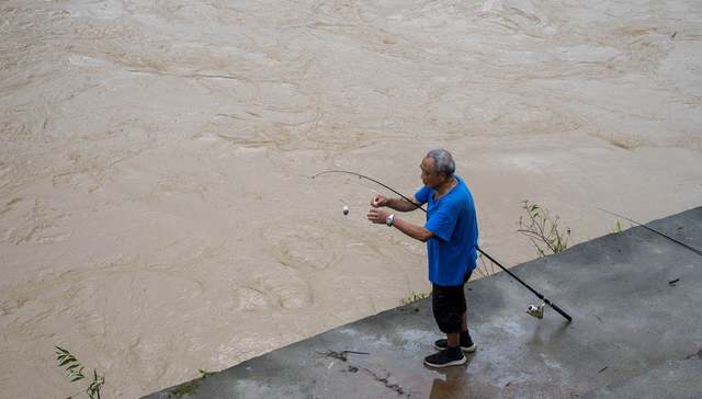 湖北恩施堰塞湖溃坝风险已缓解，城区压力减轻