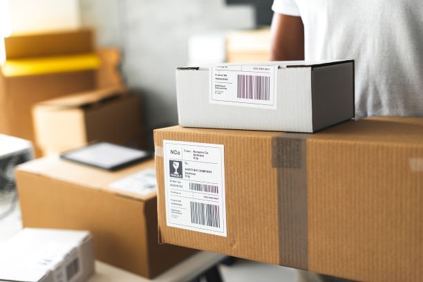 丰巢收费背后：京东菜鸟乘虚而入，物流角逐线下市场