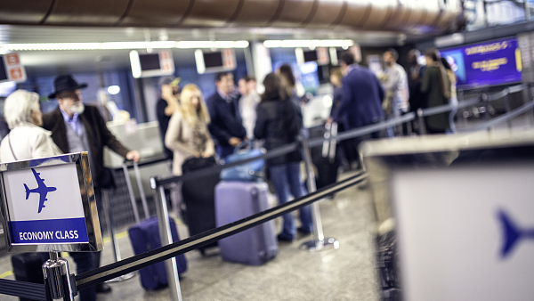 多国谨慎放宽入境限制，旅游胜地迎接游客回归