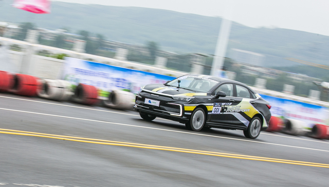 在高海拔地区举办的这场电动车赛事中，这三款车型累计拿下22个奖项