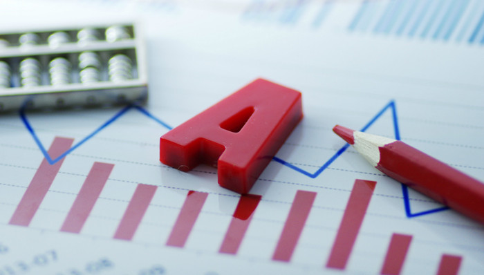 A股全线上涨，成交继续萎缩，黄金股疯涨过后出现普遍回调