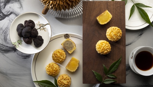 延续传统经典奶黄月饼，上海半岛重现榴莲奶黄及黑松露奶黄