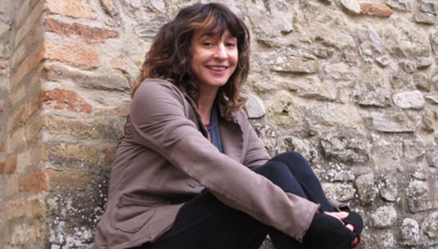 美国女诗人阿多尼兹奥：不只是“穿太阳裙的布考斯基”| 一诗一会