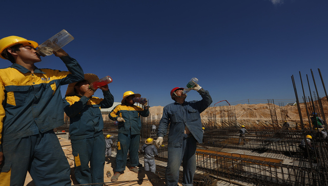 中共中央政治局：要确保宏观政策落地见效