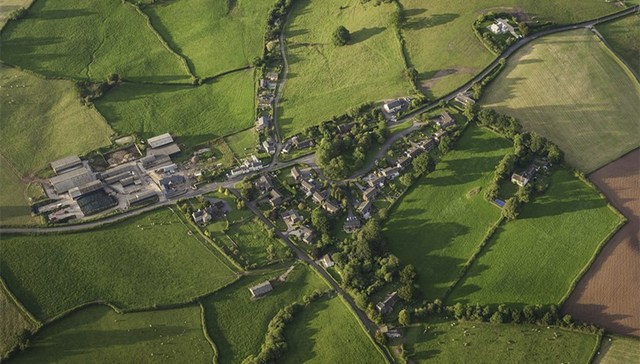 农村建房“八不准”发布，两部门：不得强制农民搬迁上楼