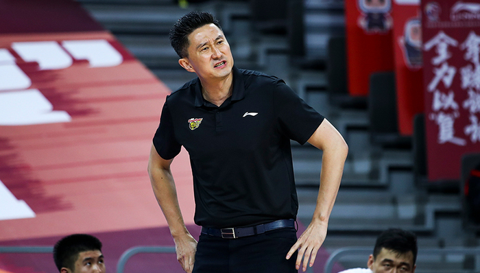 “暴躁”主帅杜锋蝉联CBA最佳教练，胜率超95%广东队无解