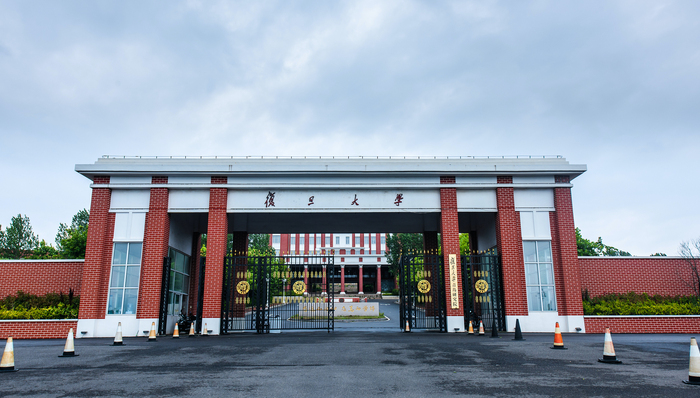 任正非三天访问4所名校：未来就是拼教育、拼人才