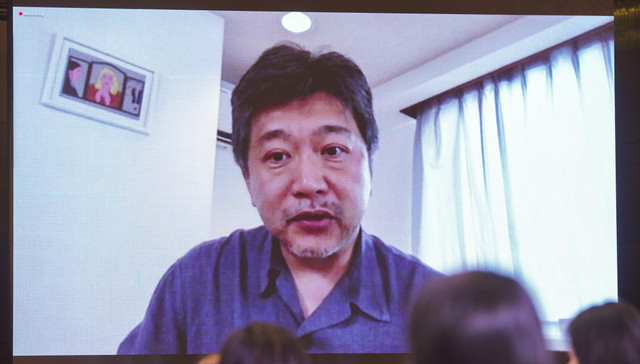 【上海电影节】是枝裕和：我特别喜欢恐龙，最近真拿铲子挖出了化石