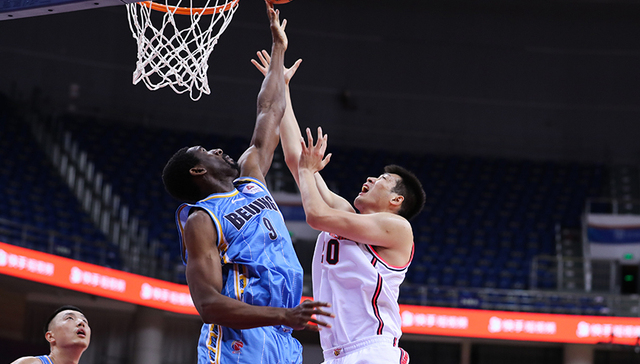 CBA四强将打响京粤大战，易建联伤退增悬念