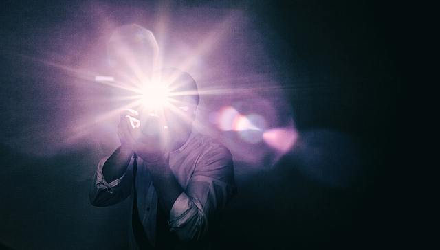 漫展上的制服与偷窥：是女生有伤风化，还是男性偷拍有错？