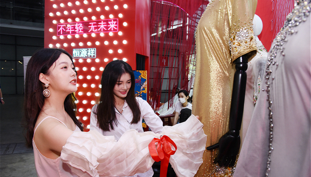 老字号恒源祥去了年轻人扎堆的ChinaJoy，还做起了旗袍