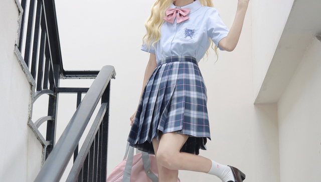 【特写】从少女到警察：JK制服的爆红与困境