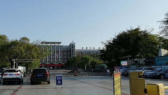 绵阳涉“性骚扰”教师被移送审查起诉，此前遭近200名学生举报