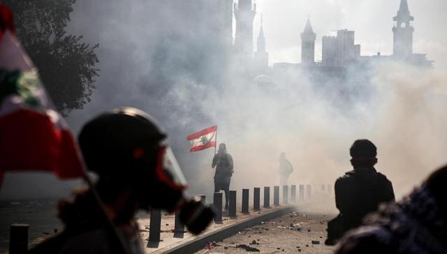 黎巴嫩首都爆发血腥示威，总理呼吁提前举行议会选举