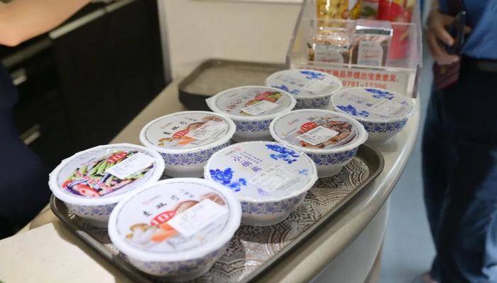 盒饭变成10元小碗菜，高铁餐食创新“出锅”