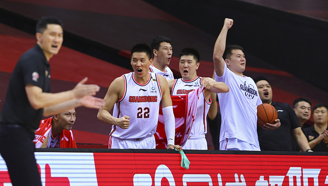 CBA总决赛第一夜：广东战胜辽宁，贡献七大热搜