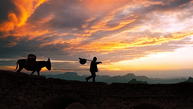 脱贫攻坚 交通先行