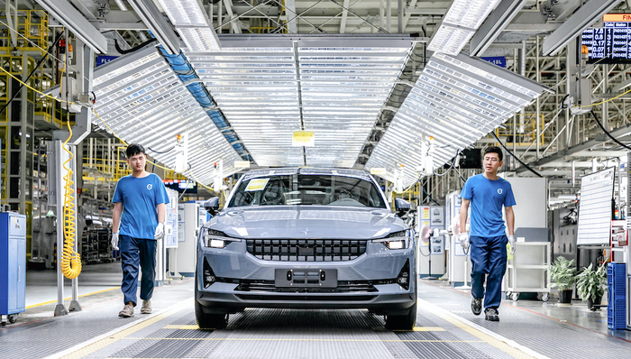 能够满足全球不同市场准入标准的极星2是如何制造出来的？我们参观了它的台州工厂