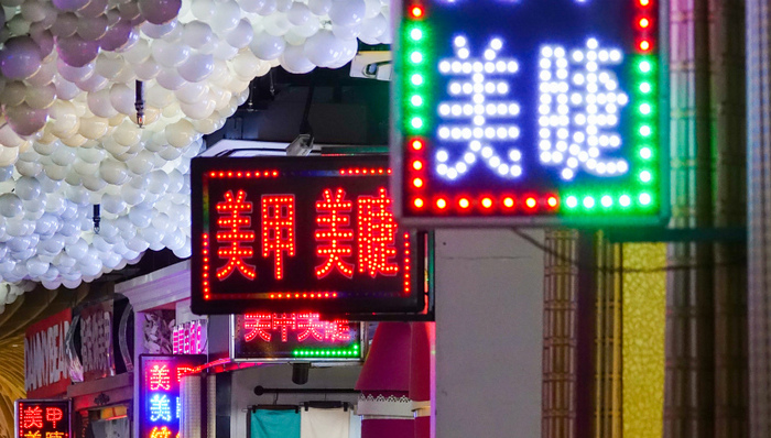 全国近40万家街边美甲店，装满了女孩们的创业幻梦