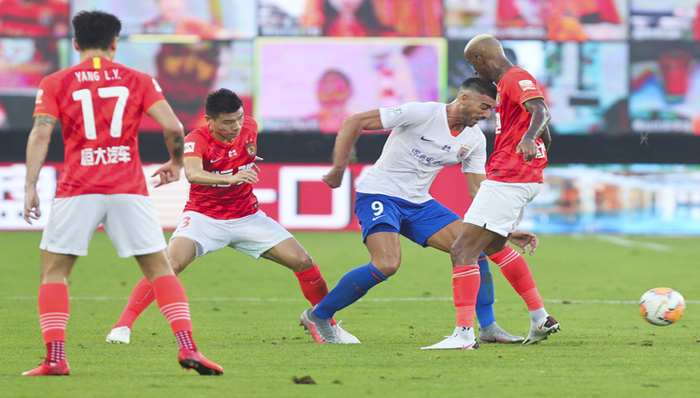 中超观察：恒大争冠存隐忧，富力帅位不保险