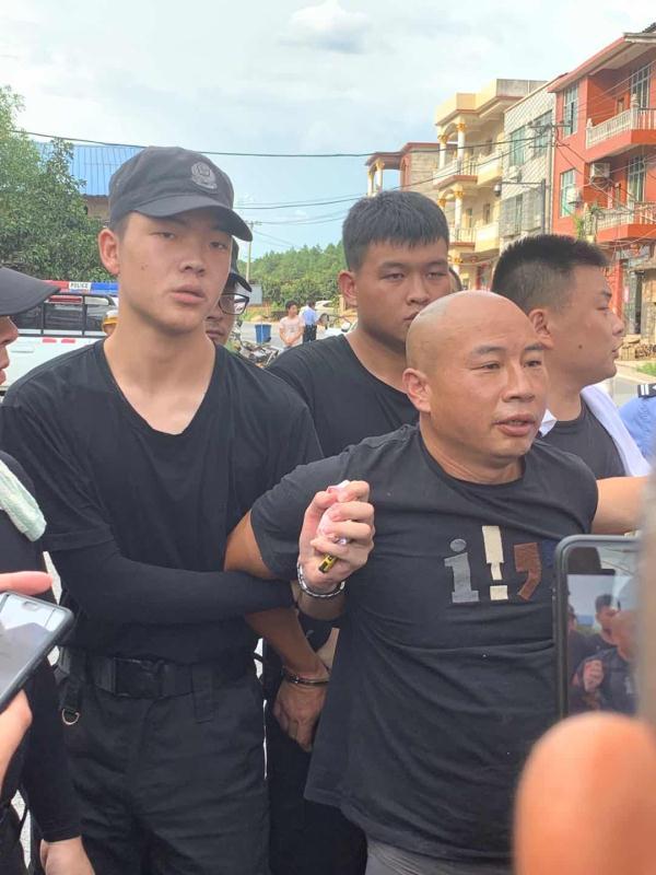 地方新闻精选 | ​​​​江西杀3人嫌犯曾春亮落网 超12万人申请积分落户北京