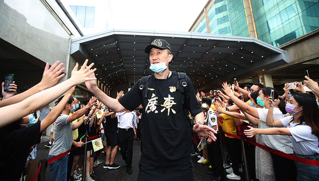 CBA赛季盘点之一：新旧势力激烈碰撞，本土球员敢梦敢当