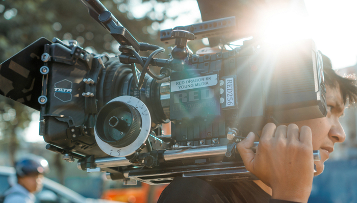 新冠肺炎,疫情防控,华谊兄弟,业绩,债务危机,八佰,电影票房