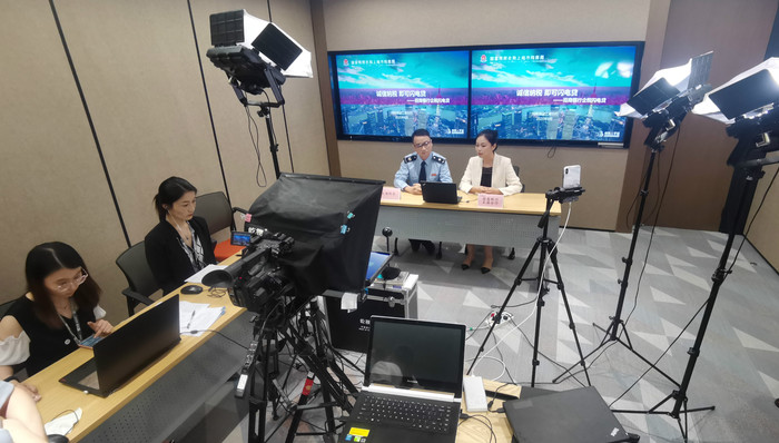 今年上半年，上海月均发放银税合作产品贷款30多亿元