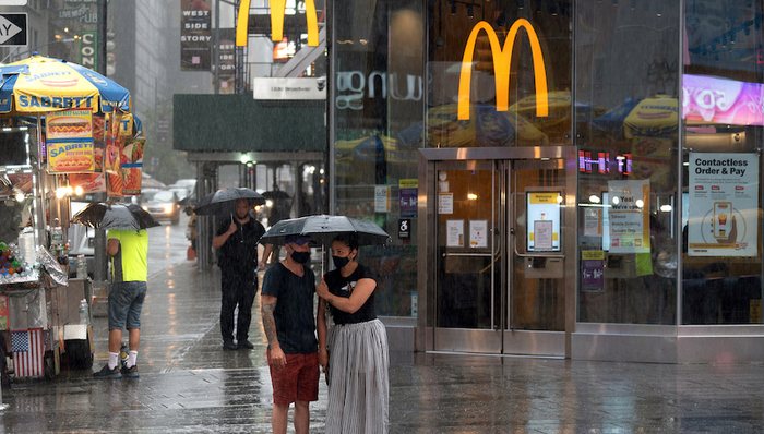 遭遇15年来最严重业绩下跌，增加2亿美元营销费能救麦当劳吗？