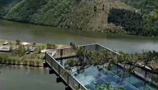 快看 | 辽宁本溪虎谷峡景区玻璃滑道雨天营业，事故造成1死多伤