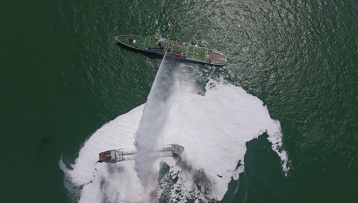长江口,两船碰撞,送医,获救者,上海海事,海上突发事件,海上救援