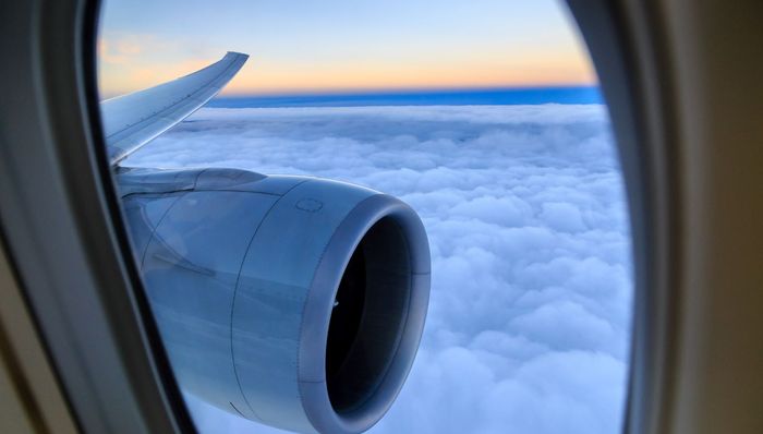 国航CA1704航班遇颠簸下降千米，业内人士解释：正常操作