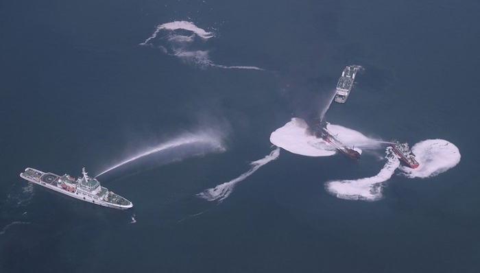 两船碰撞事故搜救，消防工作，灭火