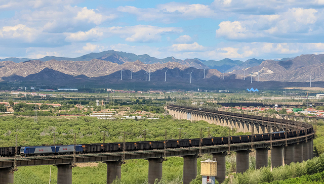受暴雨影响，煤炭专线大秦铁路一周内两次脱轨