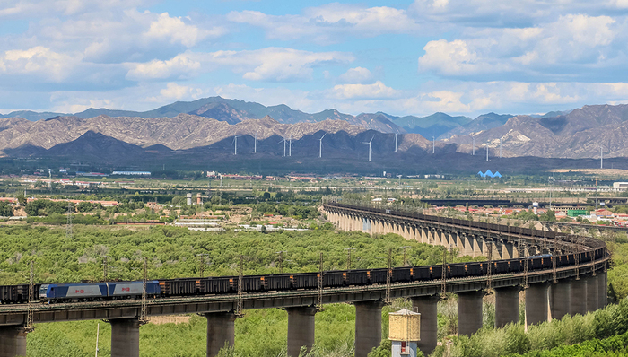 受暴雨影响，煤炭专线大秦铁路一周内两次脱轨