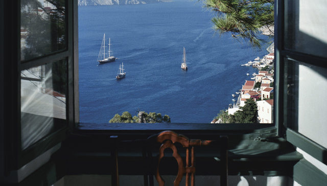 是日美好事物｜LV为希腊和乌克兰做了两本旅行书，BV托特包从夏季编织篮中获取灵感