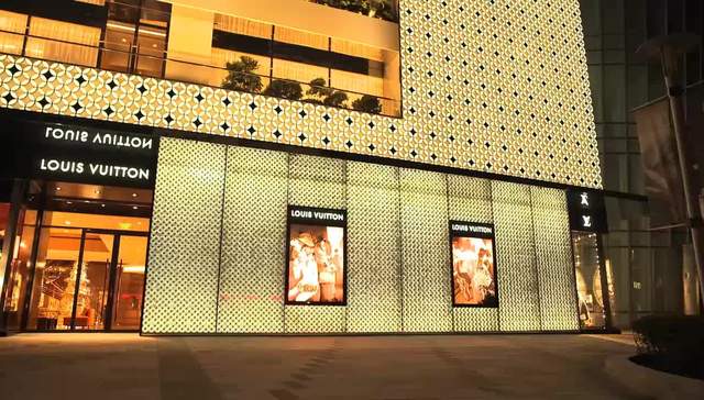 为什么LV上海恒隆店能在这个8月卖出破纪录的1.5亿元？